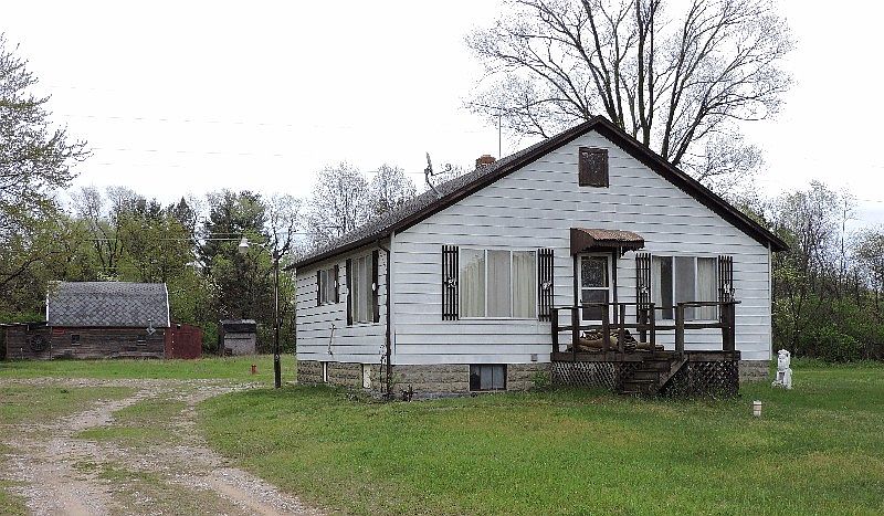 2nd image of 3698 N Huron Rd