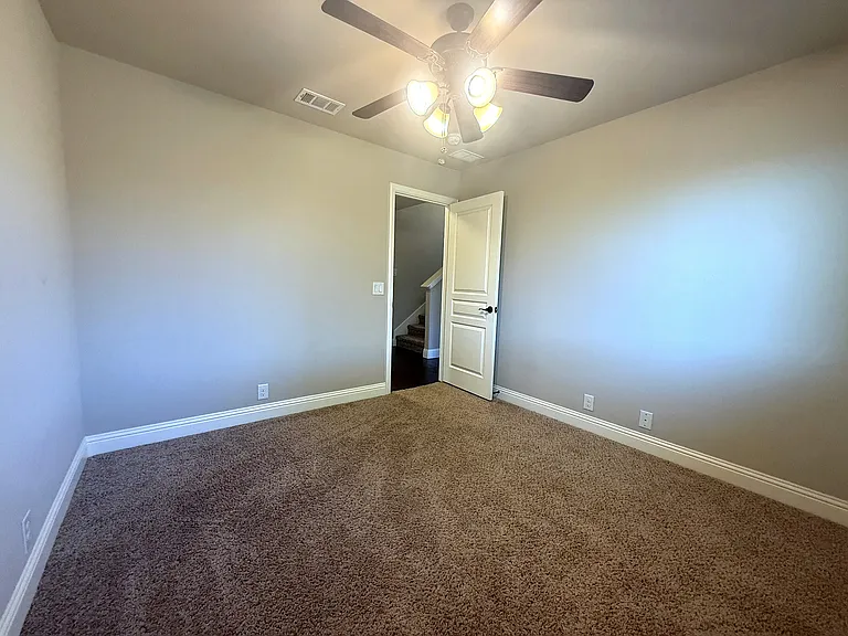 1109 Abbey Ln — Photo 18