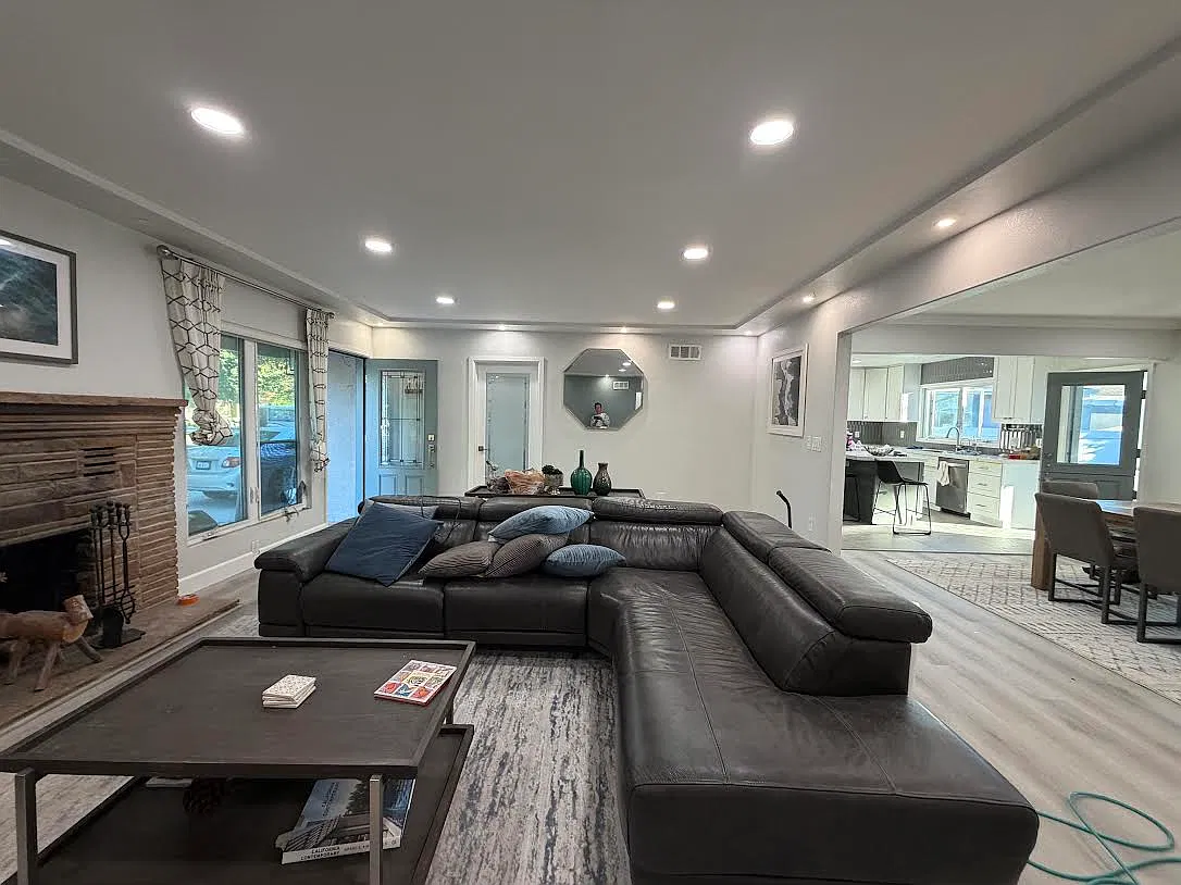 4 bed, 2480 sqft, $4,690 — Photo 3