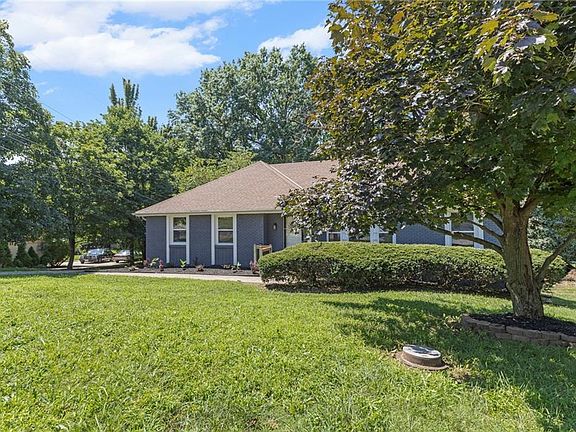 3rd image of 3709 Southern Hills Dr
