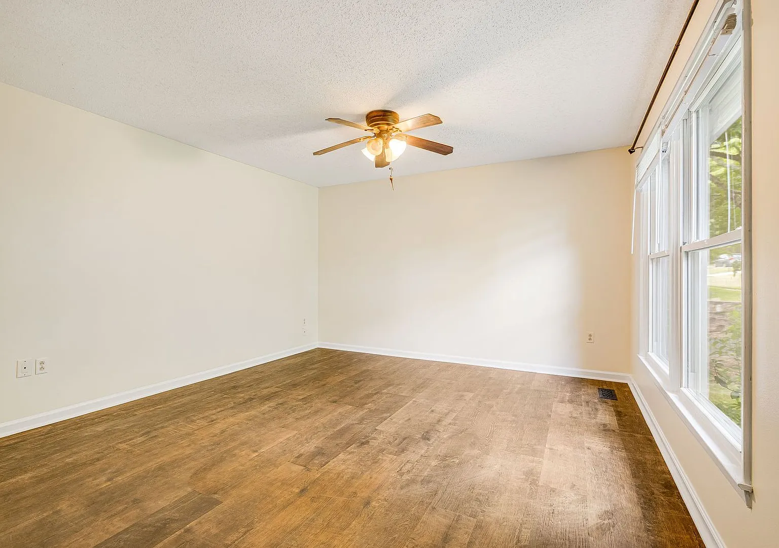 West Asheville 3BR with Bonus Room & Fenced-In yard — Photo 3