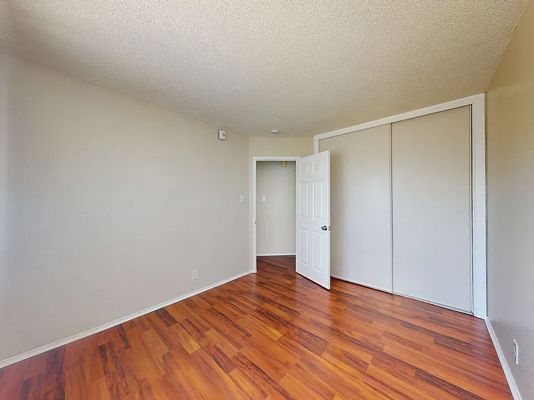 2515 10th ave — Photo 82