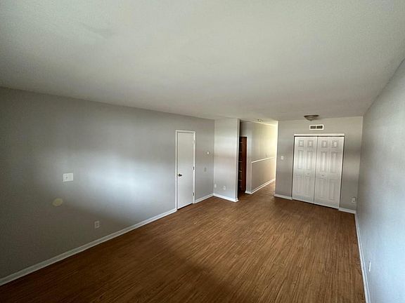 2nd image of 25 S Weyant Ave