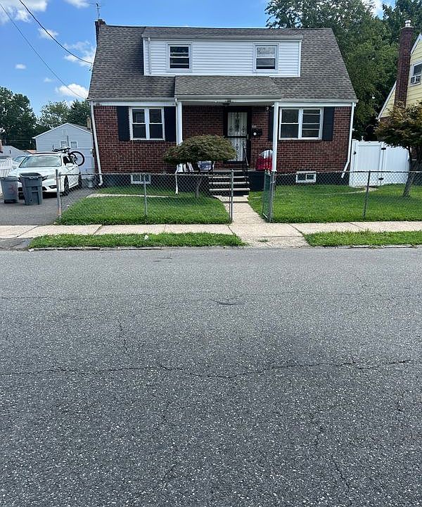 1st image of 311 E 26th St