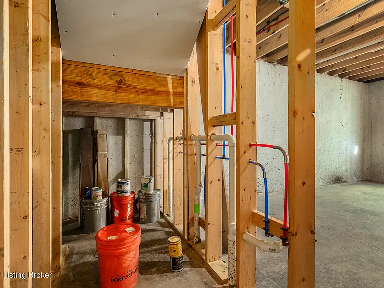9409 Civic Way — Photo 35
