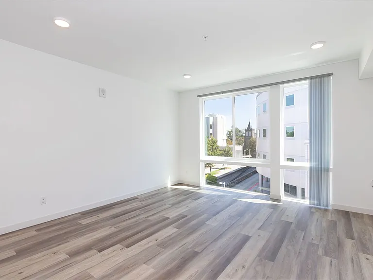 Felix Flats — Photo 21