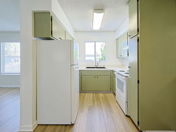 5th image of 4945 Narragansett Ave #5
