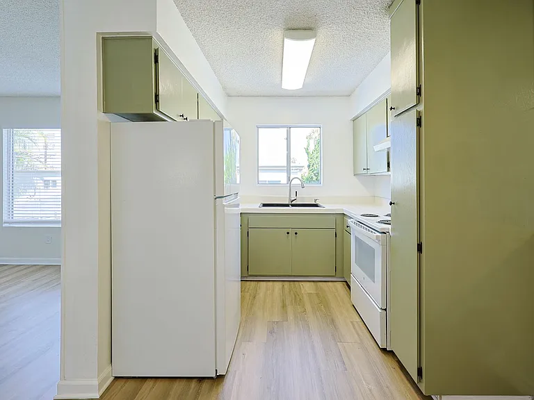 4945 Narragansett Ave — Photo 5