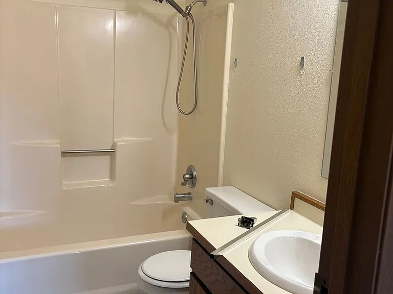 310 Dickinson Dr SE — Photo 7