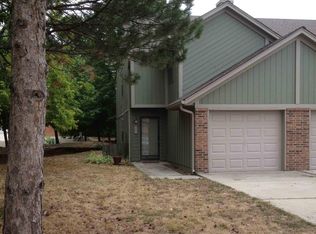 217 SW Pinetree Ln, Lees Summit, MO 64063