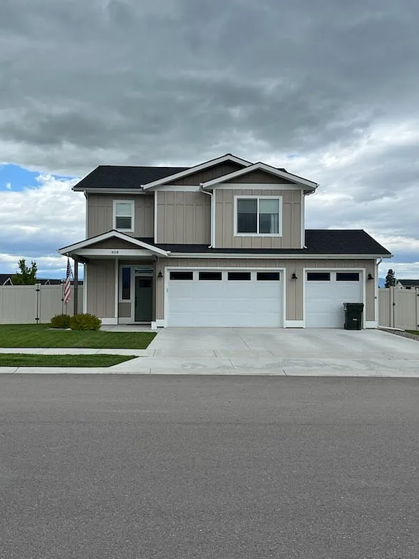 4 bed, 2.5 bath, 2016 sqft, $3,500 — Photo 1