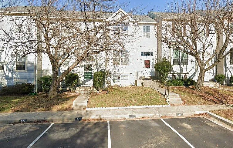 8121 Crabapple Ln — Photo 1