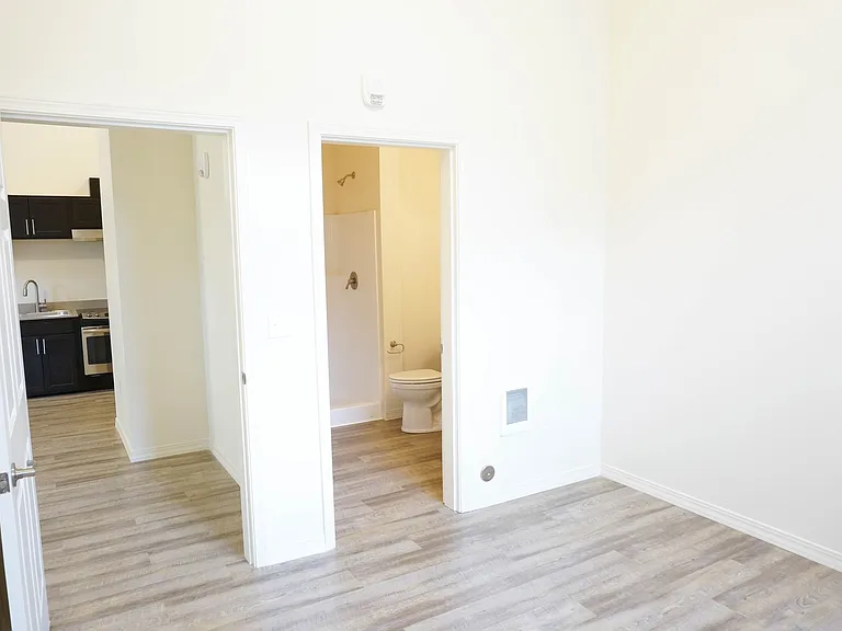 7180 N Leavitt Ave — Photo 44