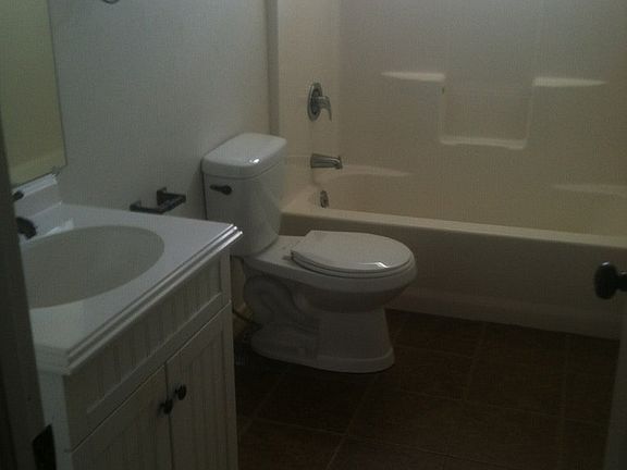 Bathroom (upstairs)