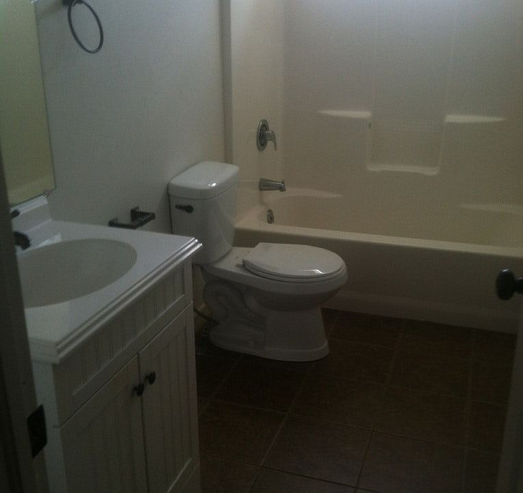 Bathroom (upstairs)