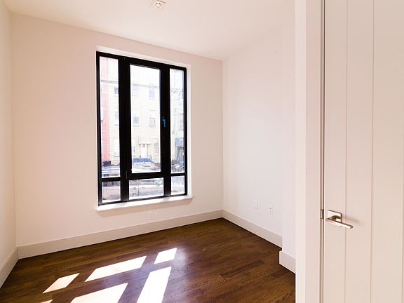 2nd image of 177 Wyckoff Ave #11Q