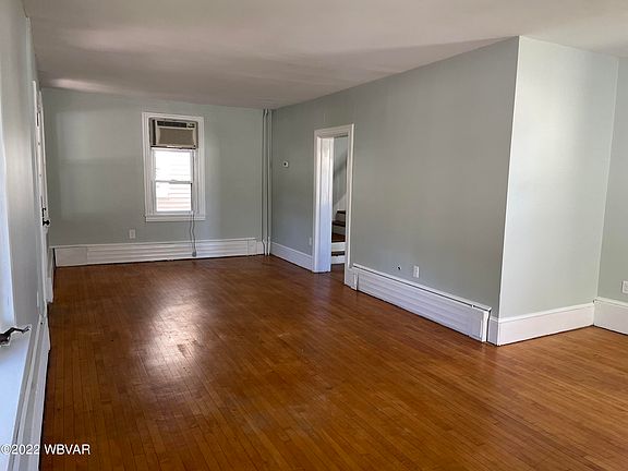 4th image of 21 E Mountain Ave S