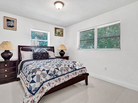 5th image of 851 NE 158th St