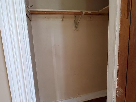 3rd image of 319 N 1st St APT 1