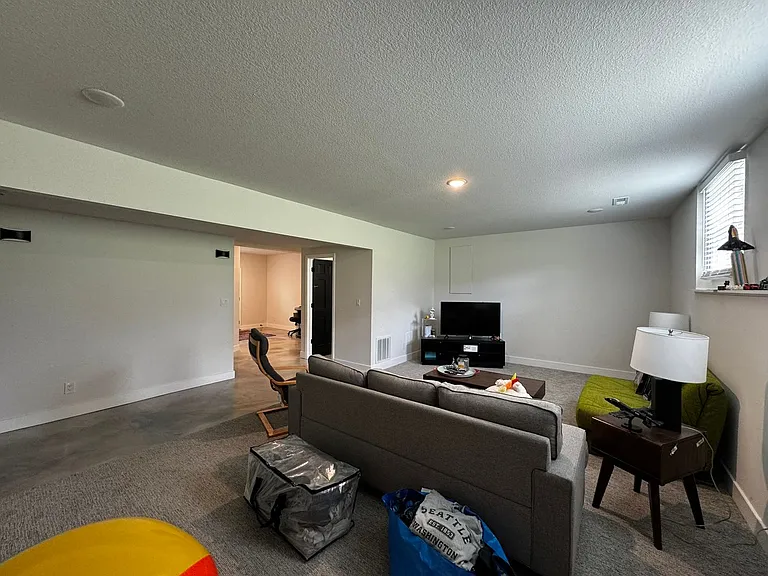 2301 Grant Ln — Photo 44