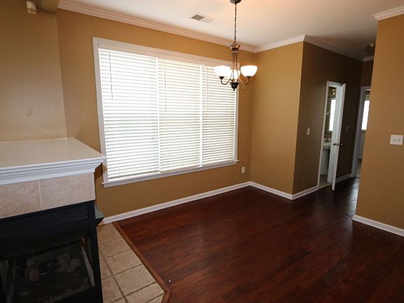 4th image of 1219 Island Pl E