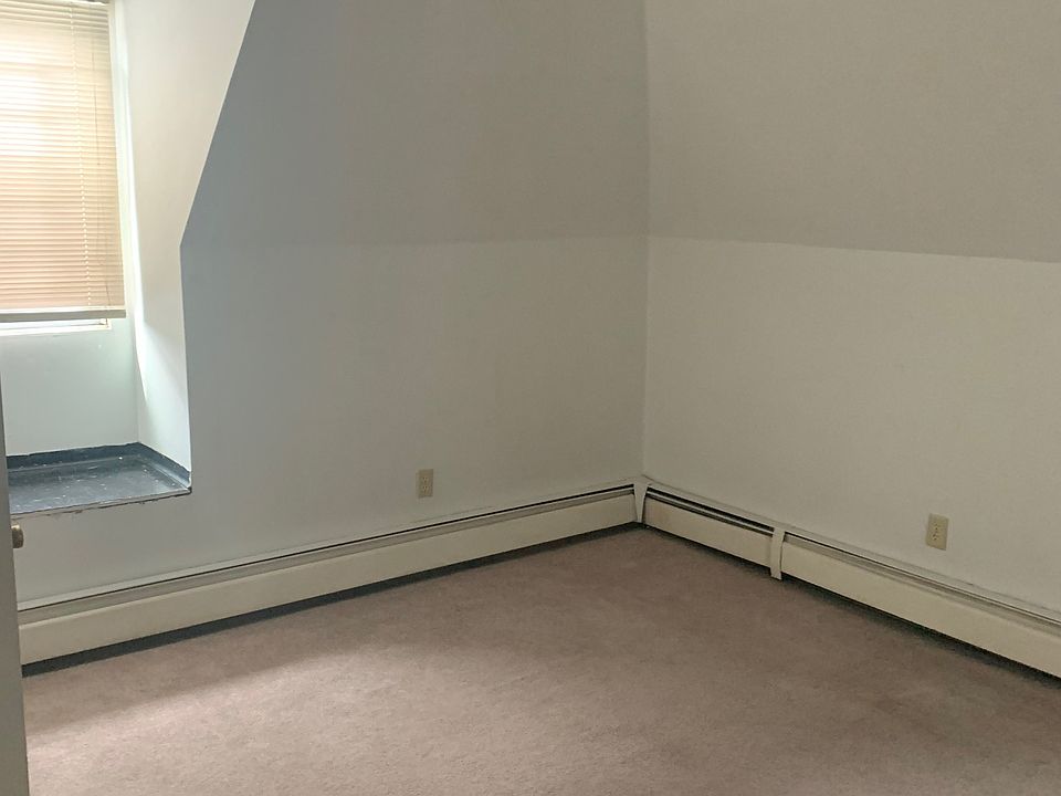 2nd image of 640 College St #6