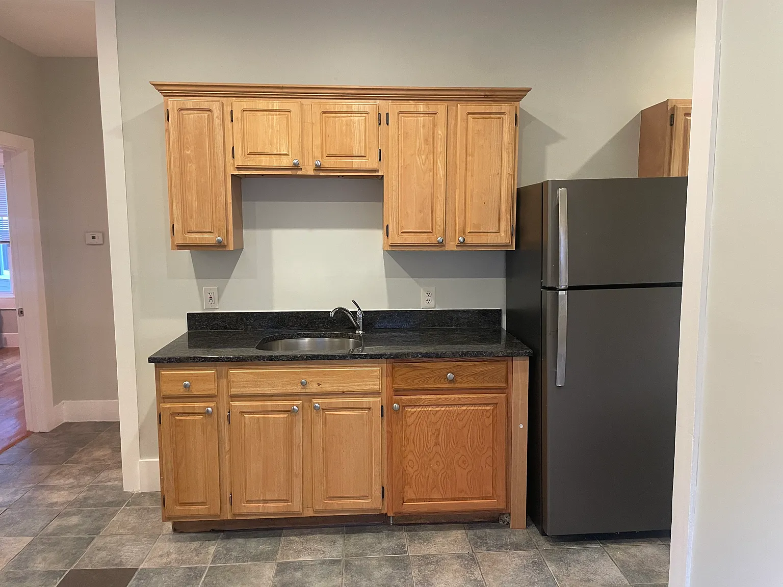 3 bed, 1100 sqft, $3,289 — Photo 2