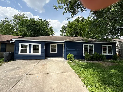 4905 Holloway Dr Photo 1