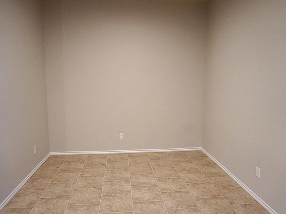4th image of 3807 Primrose Ave