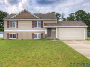 16272 Trent Ridge Dr, Cedar Springs, MI 49319