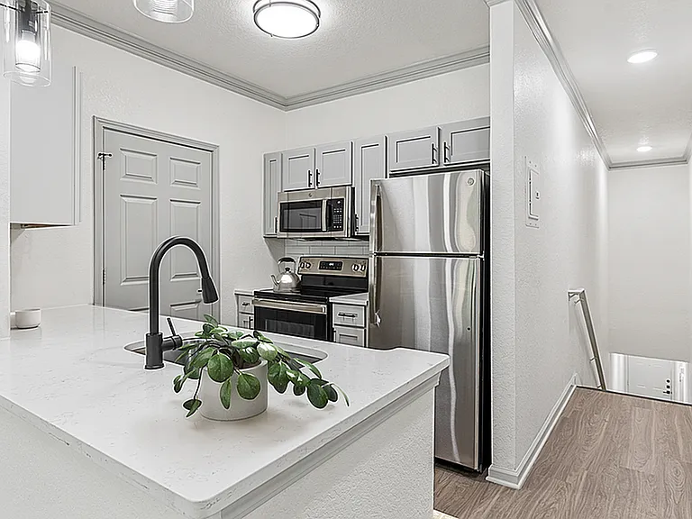 Halston World Gateway Apartment Homes — Photo 20