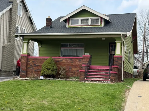 13207 S Parkway Dr, Garfield Hts, OH 44105