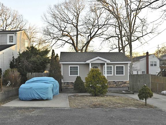 3rd image of 22 Pineaire Ave