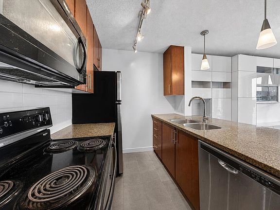 3rd image of 688 Abbott St #2309