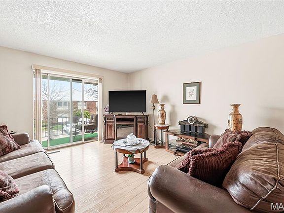 5th image of 10308 Forest Brook Ln APT H