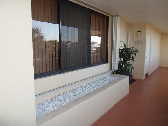 3rd image of 1000 N Us Highway 1 Unit J303