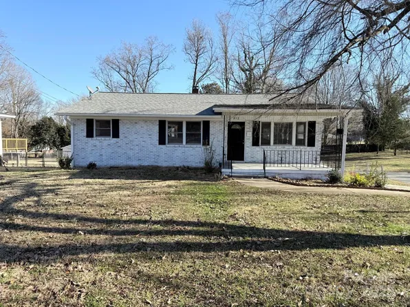 812 N Main St, Lowell, NC 28098