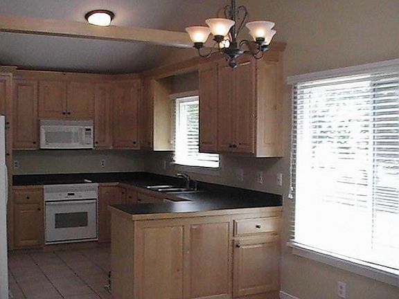 Custom kitchen cabinets with pull out drawers 