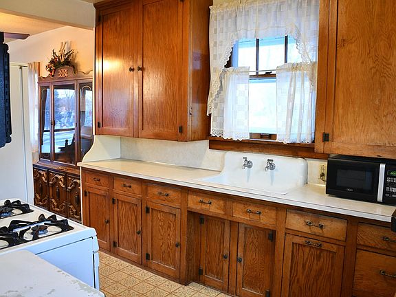 3rd image of 402 Rohrer St