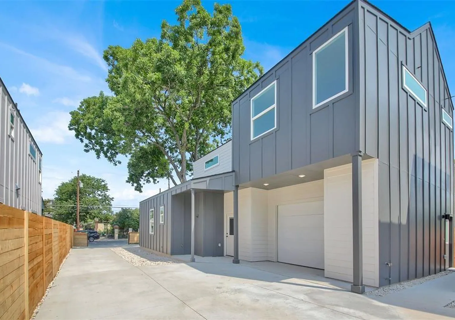7603 Carver Ave — Photo 2