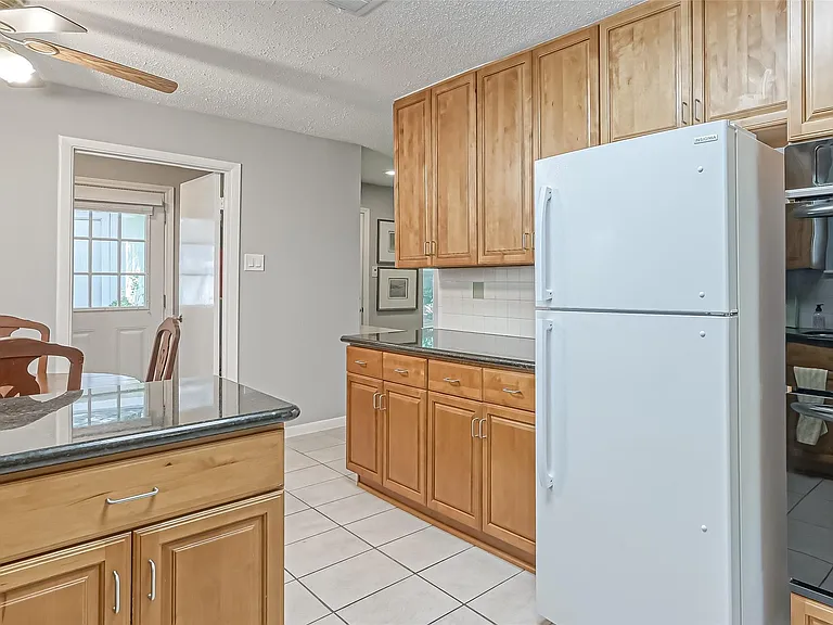 13914 Saint Marys Ln — Photo 16