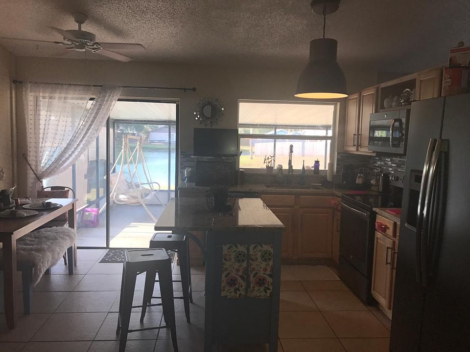 Beautiful remodeled eat in kitchen leading out to the scre