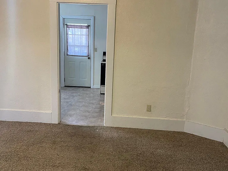 21 S Carver St — Photo 10