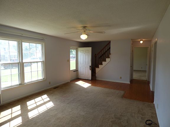 3rd image of 1012 Dominion Dr