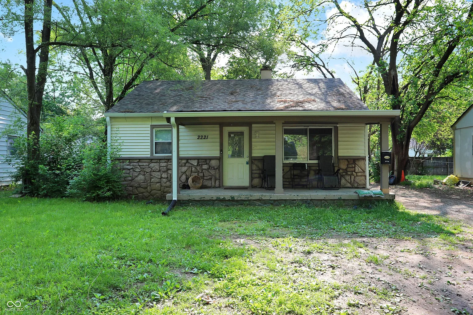 2221 N Goodlet Ave photo 1