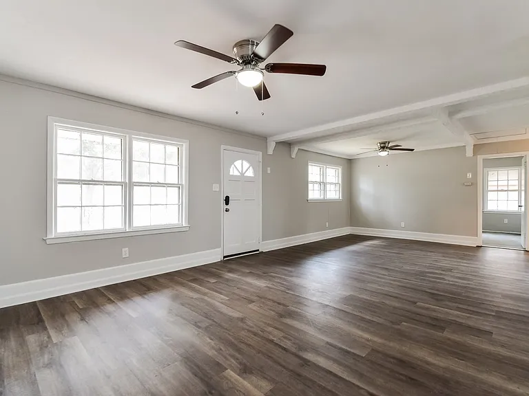 332364_019_living_room_13547565.jpg