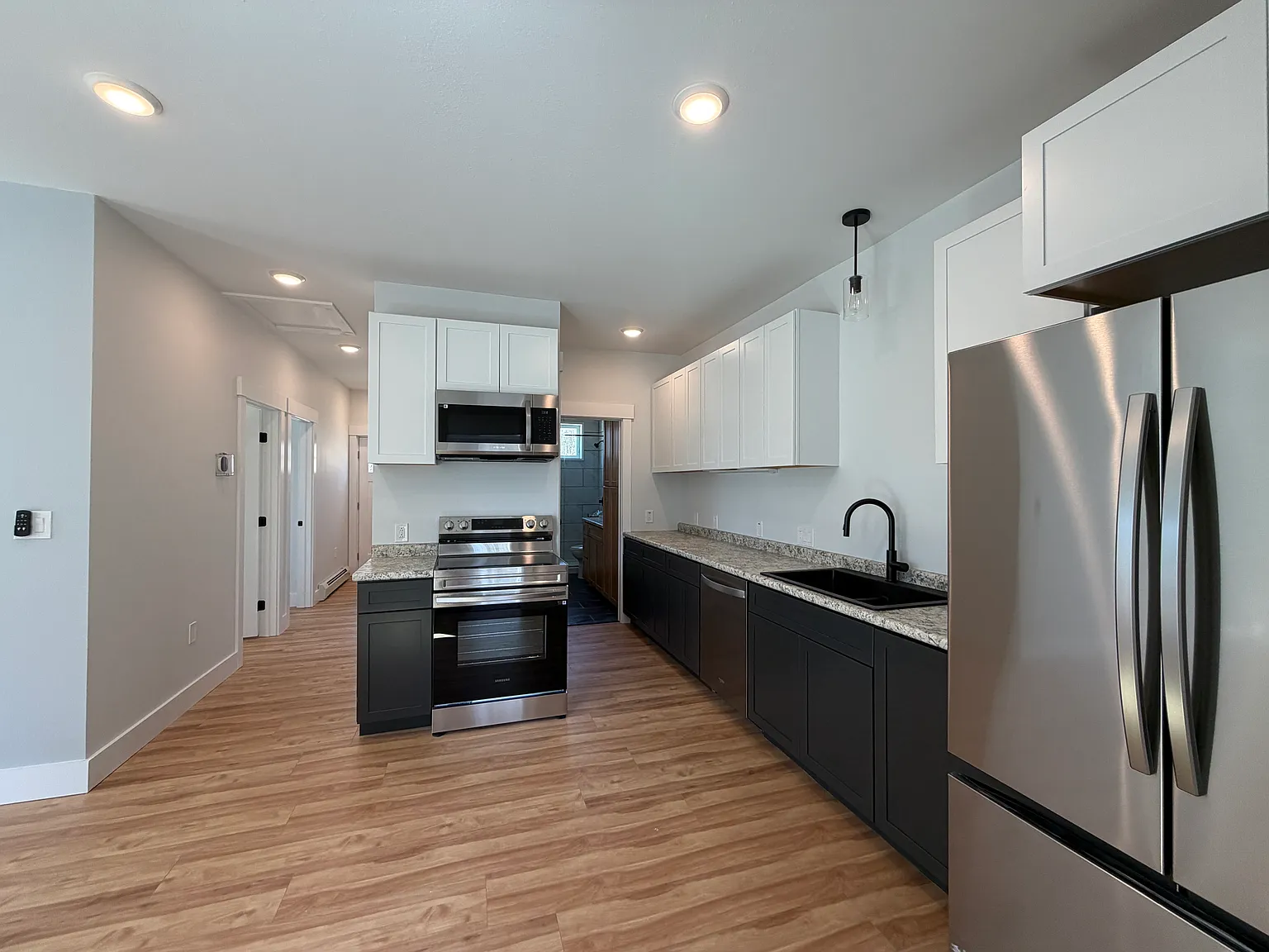 2 bed, 785 sqft, $2,000 — Photo 2