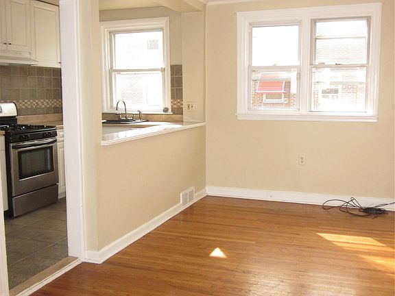 4th image of 6742 Oakland St