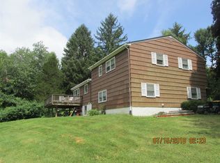 1 McAllister Dr, Pleasant Valley, NY 12569