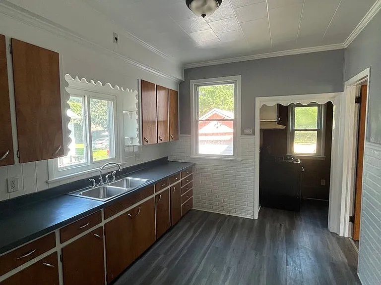 18 Robin St — Photo 6